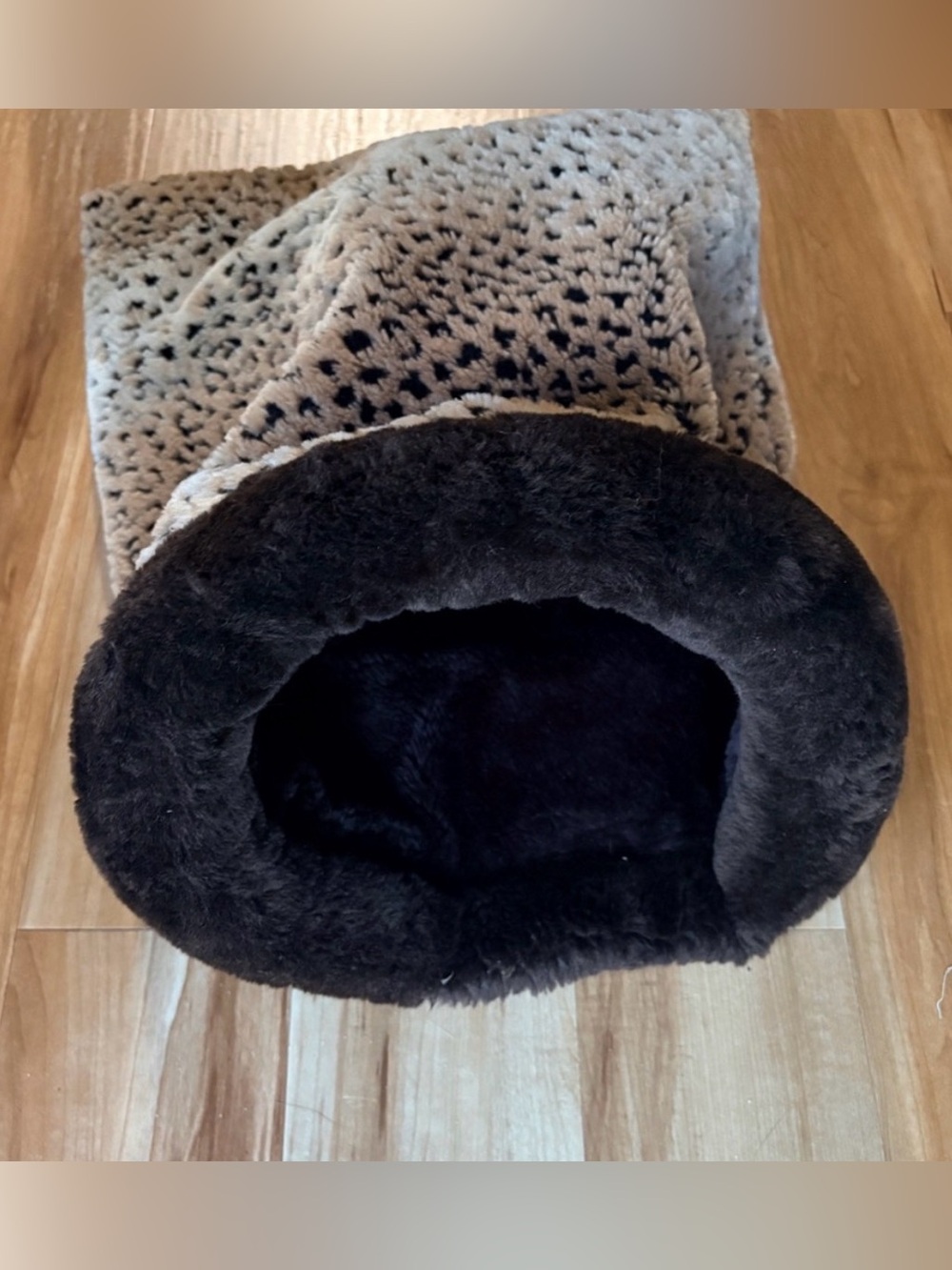 🎉Host Pick🎉 Plush Faux Fur Pet Hideaway Bed/Tunnel - Leopard Print